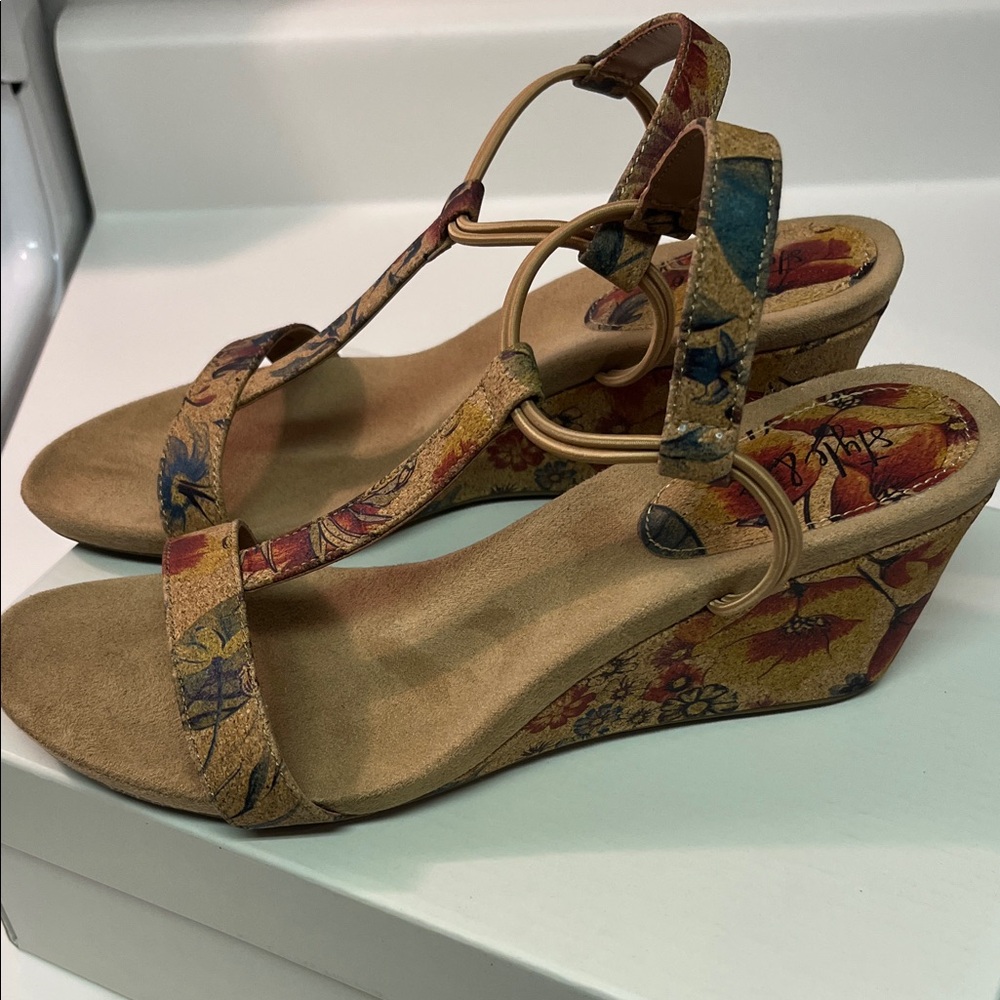 2&1/2 cork wedge sandals with mobile elastic strap for comfort Size 7&1/2 M - Picture 5 of 14